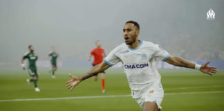 Aubameyang célèbre un but avec l'OM