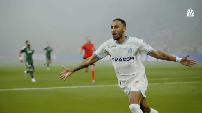 Aubameyang célèbre un but avec l'OM