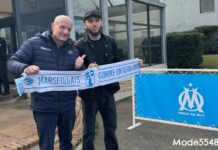 Amine Gouiri avec Titi lors de son arrivée à Marseille (@Mode55489648)