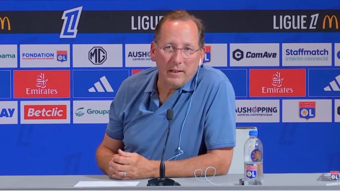 John Textor en conférence de presse avec l'OL